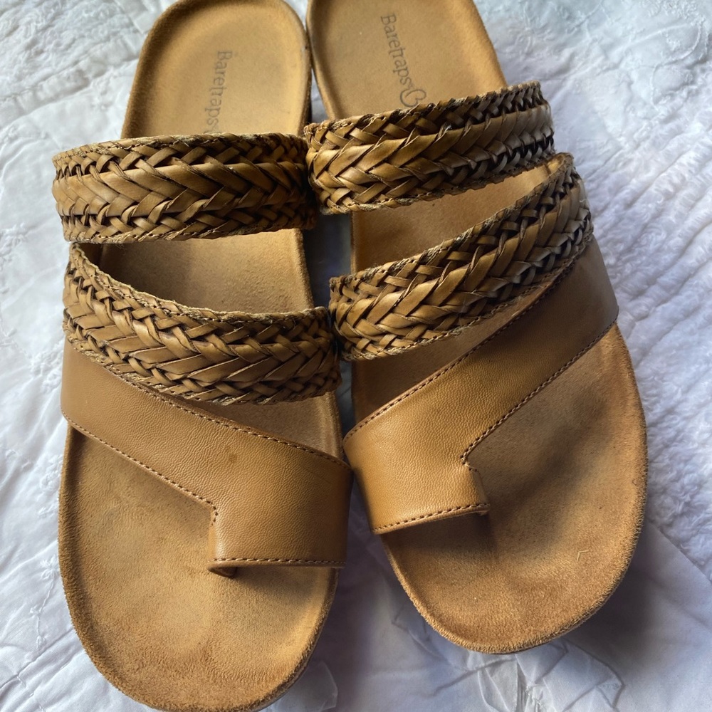 BARETRAPS COGNAC BRAIDED COMFY THONG SLIP ONS 8 1/2 M